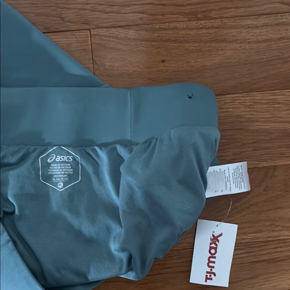 ASICS Running Shorts - Picture 3 of 3